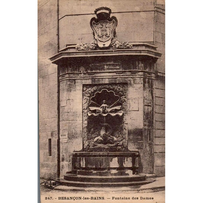 Carte postale ancienne des Bains et de la Fontaine des Dames à Besançon