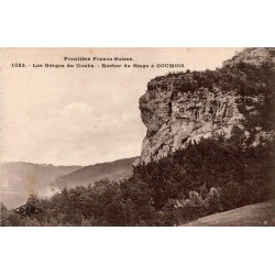 Carte postale ancienne des Gorges du Doubs avec le Rocher du Singe à Goumois frontière franco-suisse
