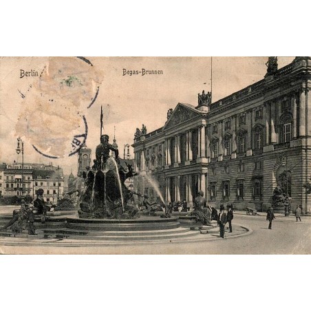 Carte postale ancienne CPA Berlin Begas-Brunnen Fontaine de Neptune devant le Château royal