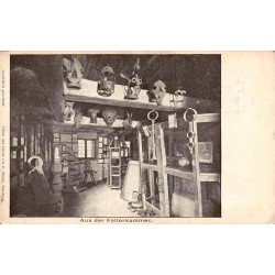 Carte postale ancienne représentant une chambre de torture historique dans un musée allemand