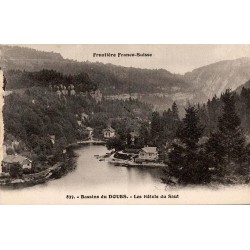 Carte postale ancienne des bassins du Doubs et des hôtels du Saut à la frontière franco-suisse