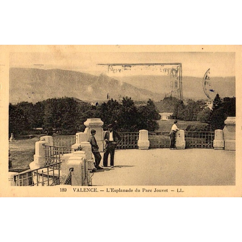 Carte postale ancienne de l’Esplanade du Parc Jouvet à Valence avec allées ombragées