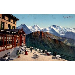 Carte postale ancienne de la Schynige Platte montrant l'hôtel panoramique face aux sommets Eiger, Mönch et Jungfrau en Suisse.