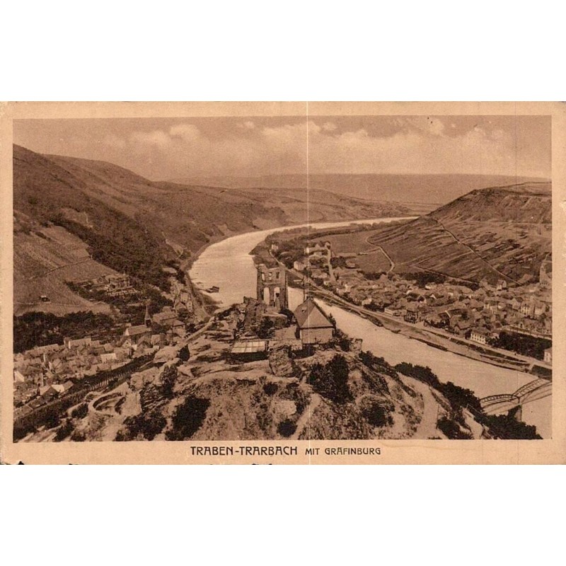 Carte postale ancienne de Traben-Trarbach montrant la Gräfenburg, la vallée de la Moselle et les vignobles.