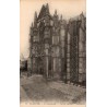 Carte postale ancienne de Beauvais représentant le portail sud de la cathédrale Saint-Pierre et ses contreforts gothiques.