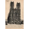 Carte postale ancienne représentant une reconstitution idéale de la cathédrale de Beauvais avec une façade gothique imaginaire.