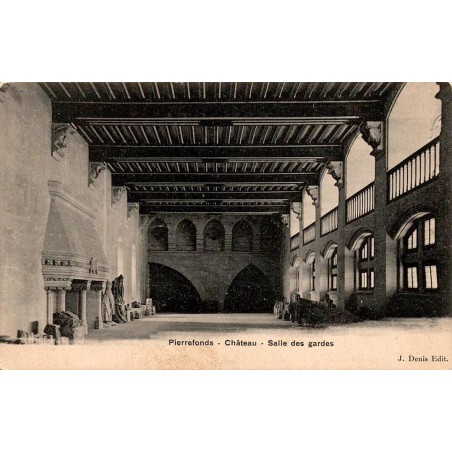 Carte postale ancienne du château de Pierrefonds représentant la salle des gardes et son impressionnante architecture