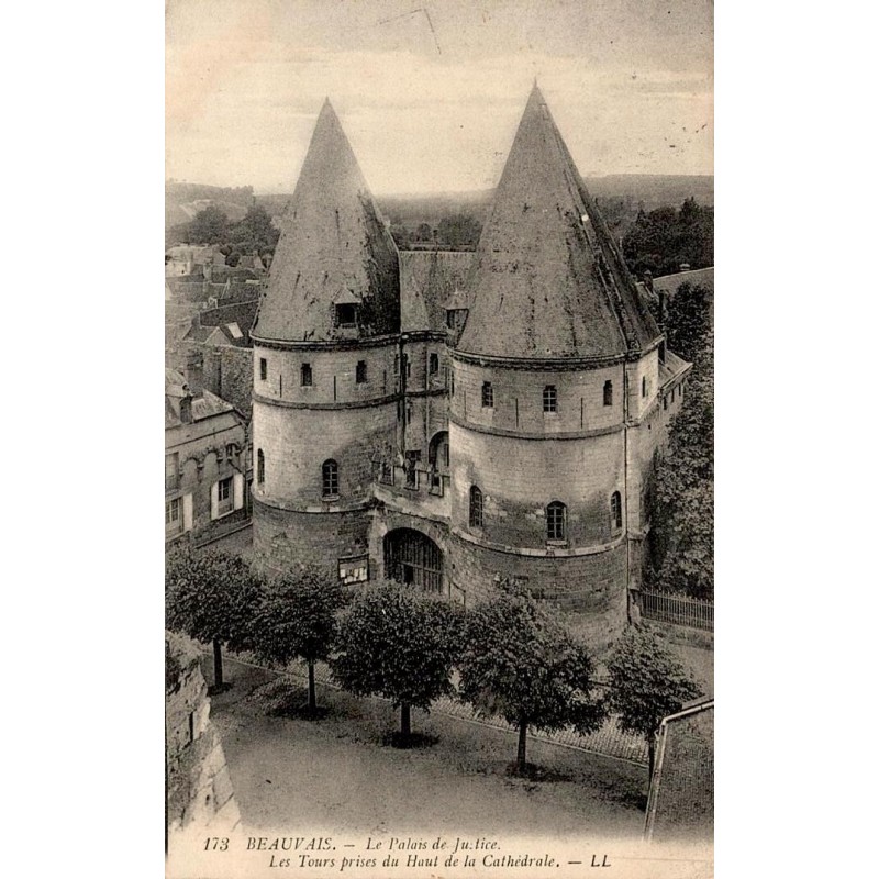 Carte postale ancienne de Beauvais représentant les tours du Palais de Justice vues depuis le sommet de la cathédrale