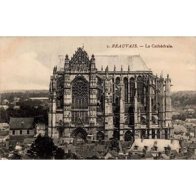 Carte postale ancienne de Beauvais représentant la cathédrale Saint-Pierre en vue générale dominant les toits de la ville.