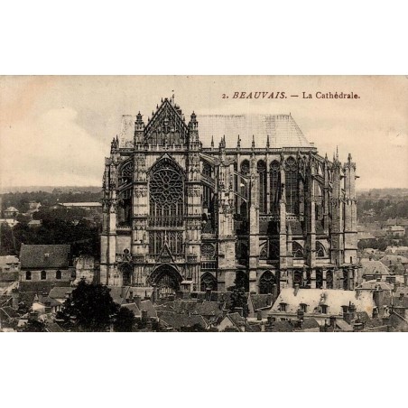 Carte postale ancienne de Beauvais représentant la cathédrale Saint-Pierre en vue générale dominant les toits de la ville.