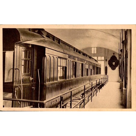 Carte postale ancienne montrant l'intérieur d'un wagon de la Compagnie Internationale des Wagons-Lits au musée de l'Armistice
