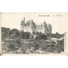 Carte postale ancienne de Pierrefonds représentant le château dans une vue générale dominant le village.