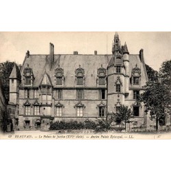Carte postale ancienne de Beauvais représentant l'ancien Palais Épiscopal devenu Palais de Justice au XVIᵉ siècle.