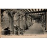 CPA de Beauvais représentant la galerie du cloître de l'ancien musée avec ses arcades gothiques et ses collections lapidaires.