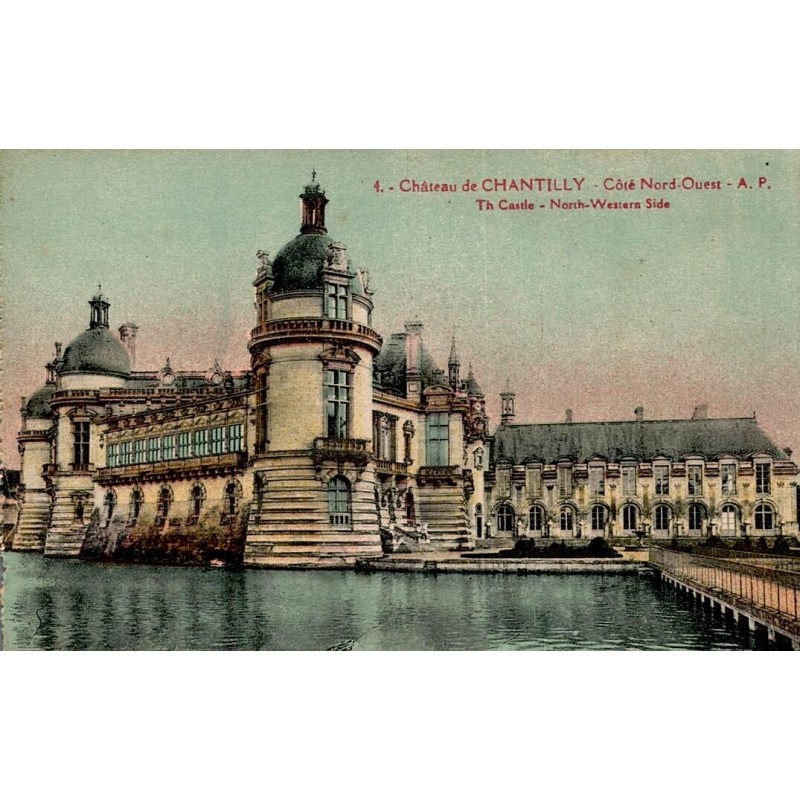 Carte postale ancienne du château de Chantilly, côté nord-ouest avec les douves.