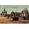 Carte postale ancienne du château de Chantilly, façade principale et chapelle.