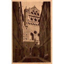 Carte postale ancienne de Toulouse, église du Taur vue depuis la rue du Taur.