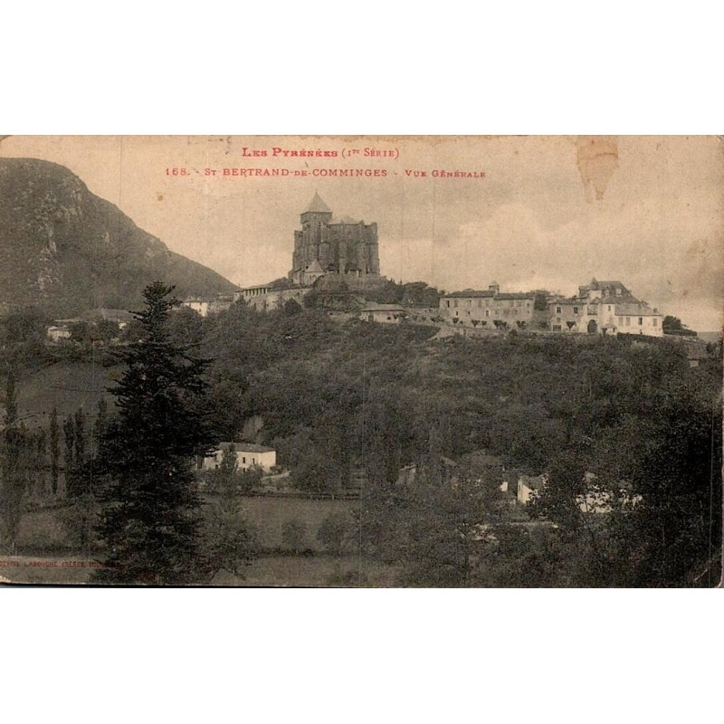 Carte postale ancienne de Saint-Bertrand-de-Comminges avec vue générale de la cité médiévale et de sa cathédrale.