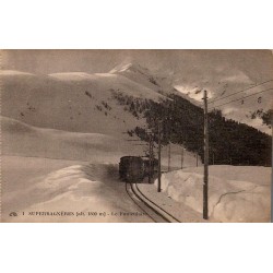 Carte postale ancienne de Superbagnères montrant le funiculaire dans un paysage enneigé au début du XXᵉ siècle.