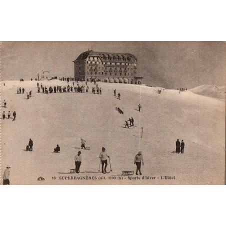Carte postale ancienne de Superbagnères montrant le Grand Hôtel et les sports d'hiver sur les pistes.