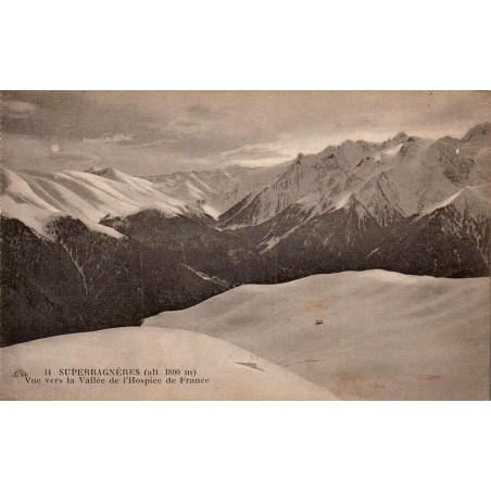 Carte postale ancienne de Superbagnères avec vue enneigée sur la vallée de l'Hospice de France.