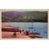 Carte postale ancienne du bassin de Saint-Ferréol avec embarcadère, voiliers et promeneurs.