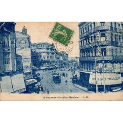 Carte postale ancienne du carrefour Matabiau à Toulouse avec tramway et commerces.
