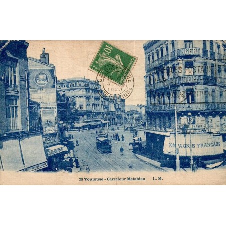 Carte postale ancienne du carrefour Matabiau à Toulouse avec tramway et commerces.