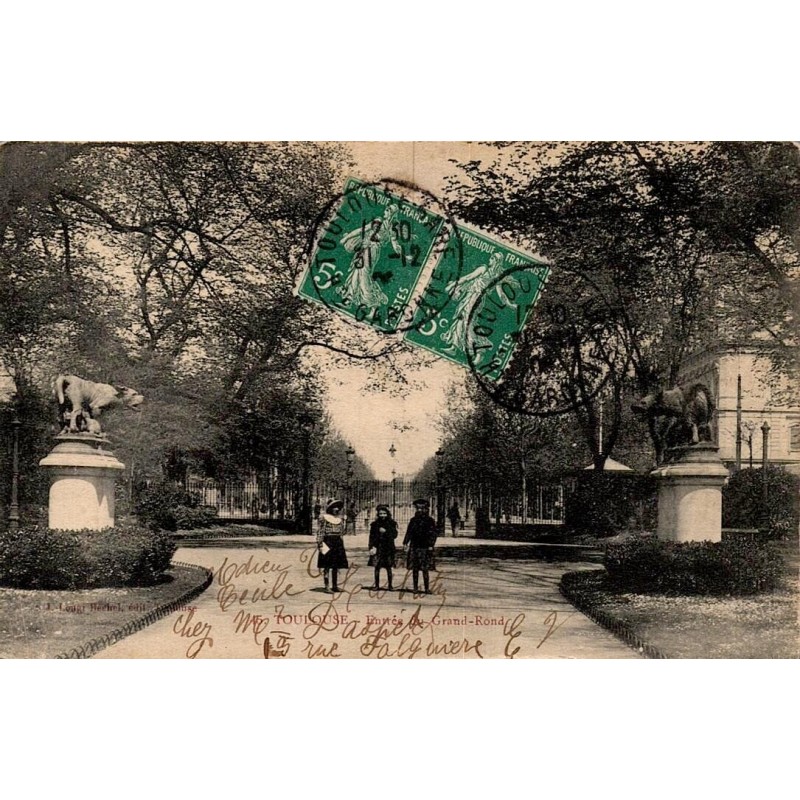 Carte postale ancienne de l'entrée du Grand-Rond à Toulouse avec enfants et allée arborée.