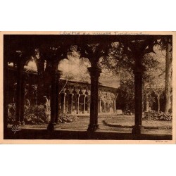 Carte postale ancienne du grand cloître des Augustins à Toulouse.