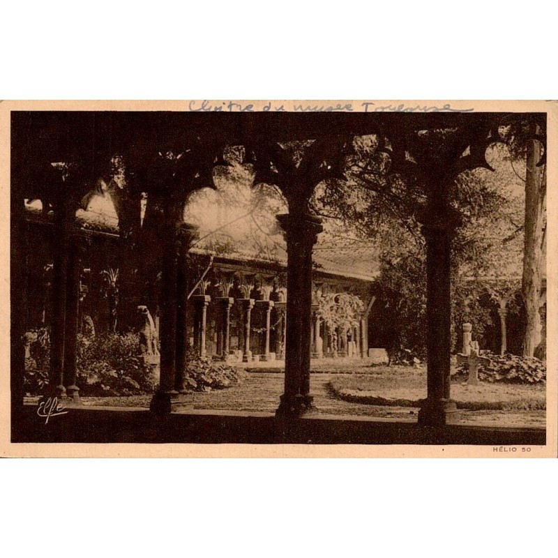 Carte postale ancienne du grand cloître des Augustins à Toulouse.