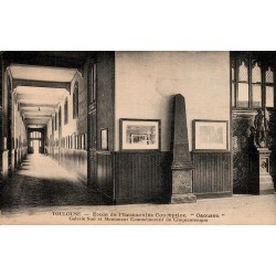 Carte postale ancienne de la galerie sud de l'école du Caousou à Toulouse.