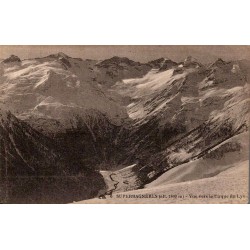 Carte postale ancienne de Superbagnères avec vue sur le cirque du Lys enneigé.