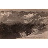 Carte postale ancienne de Superbagnères avec vue sur le cirque du Lys enneigé.