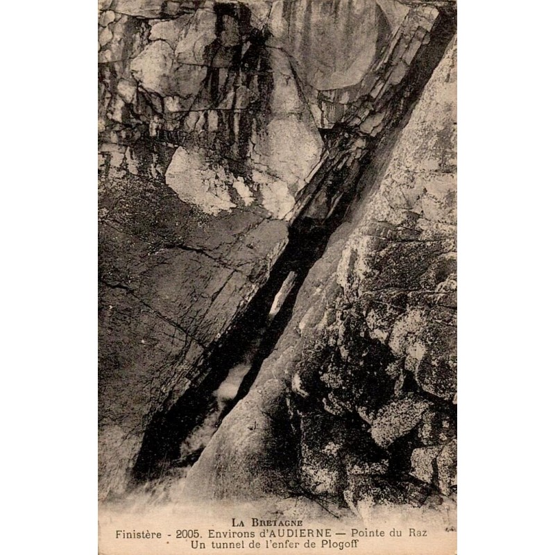 ETAGNE - FINISTERE - 2005 - Environs d'Audierne - Pointe du Raz - Un Tunnel de l'enfer de Plogoff