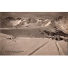 Carte postale ancienne de la gare du funiculaire de Superbagnères sous la neige.