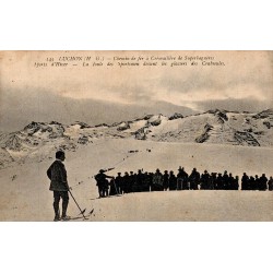 Carte postale ancienne des sports d'hiver à Superbagnères face aux glaciers des Crabioules.