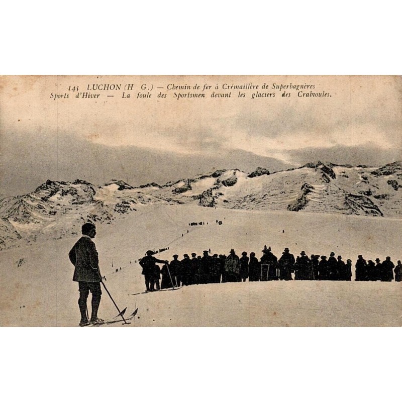 Carte postale ancienne des sports d'hiver à Superbagnères face aux glaciers des Crabioules.