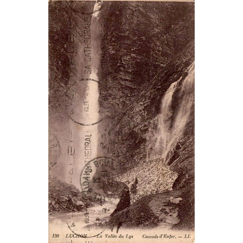 Carte postale ancienne de la Cascade d'Enfer dans la vallée du Lys à Luchon.