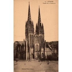 Carte postale ancienne Quimper cathédrale Saint-Corentin façade occidentale Finistère