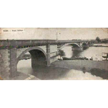 Carte postale ancienne du pont sur l'Allier à Vichy avec vue panoramique sur la rivière.