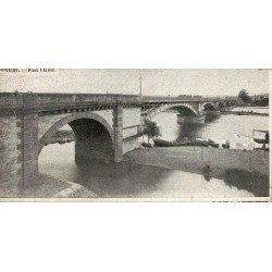 Carte postale ancienne du pont de l'Allier à Vichy avec vue panoramique sur la rivière et ses berges.