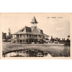 Carte postale ancienne du golf de Vichy avec son pavillon et son bassin d'agrément.