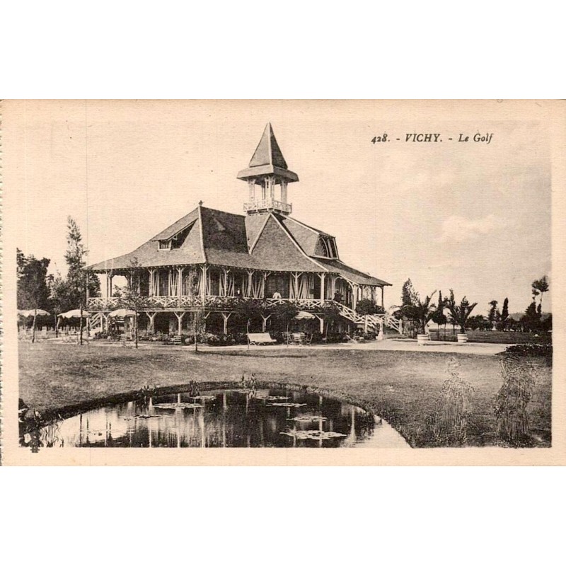 Carte postale ancienne du golf de Vichy avec son pavillon et son bassin d'agrément.