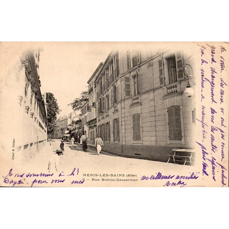 Carte postale ancienne de la rue Boirot-Desservier à Néris-les-Bains avec animation de la Belle Époque.