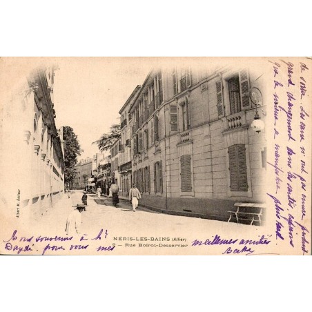 Carte postale ancienne de la rue Boirot-Desservier à Néris-les-Bains avec animation de la Belle Époque.