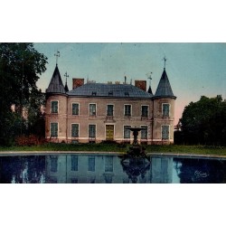 Carte postale ancienne colorisée du Pavillon de Montassiégé à Commentry avec bassin et fontaine.