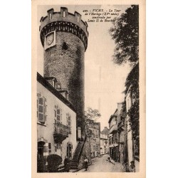 Carte postale ancienne de la Tour de l'Horloge du XVᵉ siècle à Vichy dans le quartier historique.