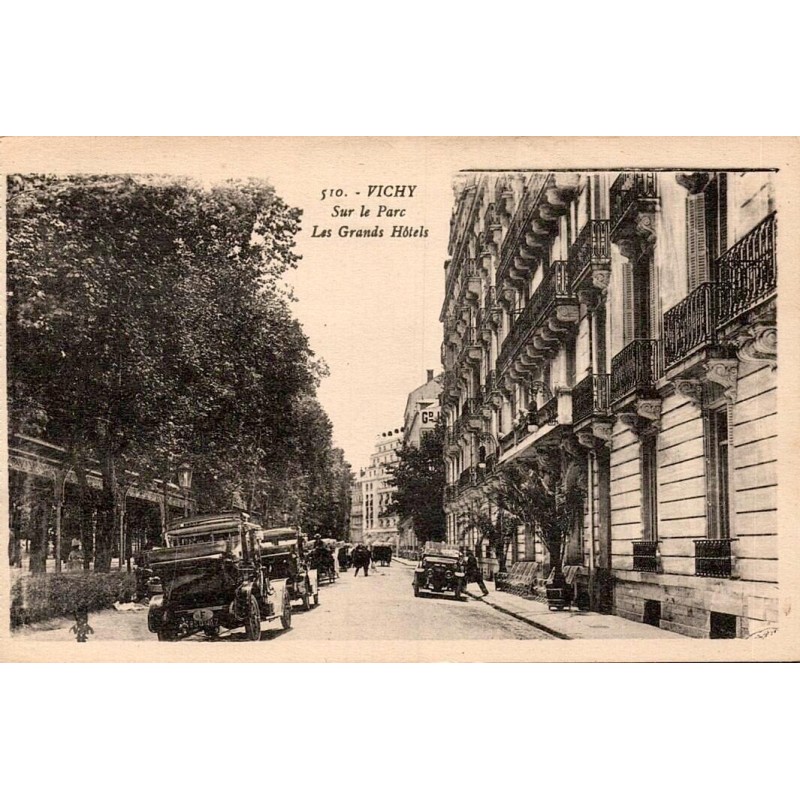 Vichy Sur le Parc Les Grands Hôtels Carte Postale Ancienne CPA