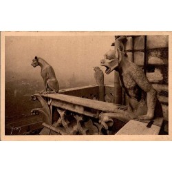 Carte postale ancienne Notre-Dame de Paris détail de la façade sud avec chimères Éditions Yvon